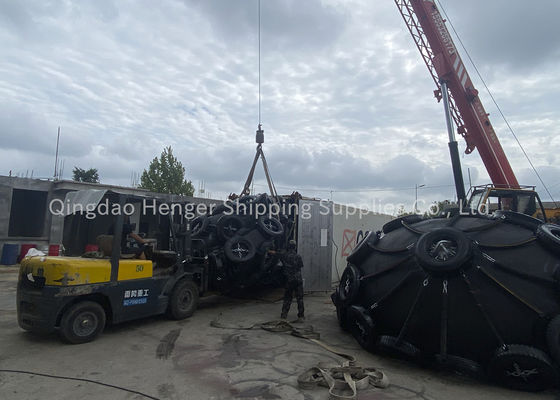 Chất lượng ISO 17357 Certified Pneumatic Rubber Fender with Natural Rubber Cover and 50Kpa/80kpa Working Pressure Nhà máy