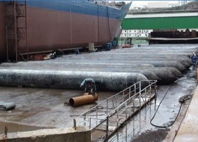 Chất lượng vận chuyển hàng hải bơm hơi màu đen ra mắt túi khí cao su trục vớt nhà máy sản xuất