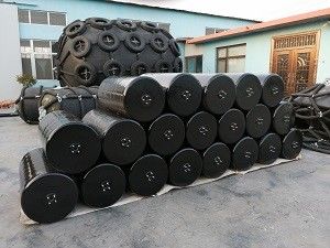 Chất lượng Tấm chắn bùn đầy bọt có thể tùy chỉnh với lớp ngoài Polyurea cấp quân sự nhà máy sản xuất