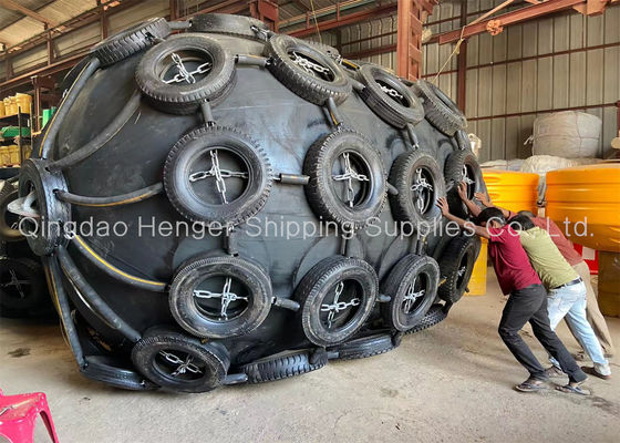 Chất lượng Tấm chắn bùn cao su khí nén biển màu đen 50kpa 3,3 * 6,5m với lưới xích nhà máy sản xuất