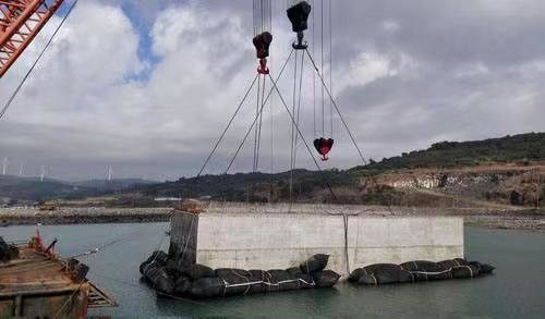 Chất lượng Túi khí cao su biển màu đen để phóng và cứu hộ nhà máy sản xuất