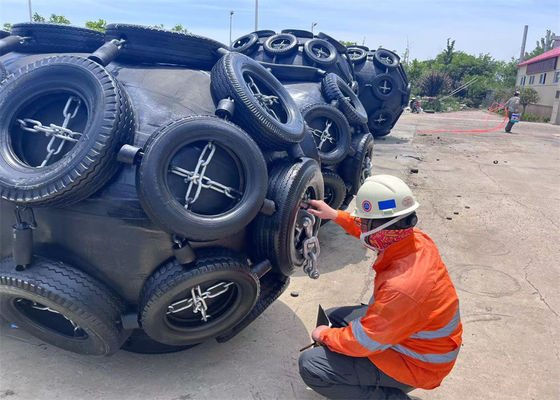 Chất lượng Tàu nổi Yokohama Fender cao su khí nén 3,3 * 6,5M 50kpa với lốp xích nhà máy sản xuất