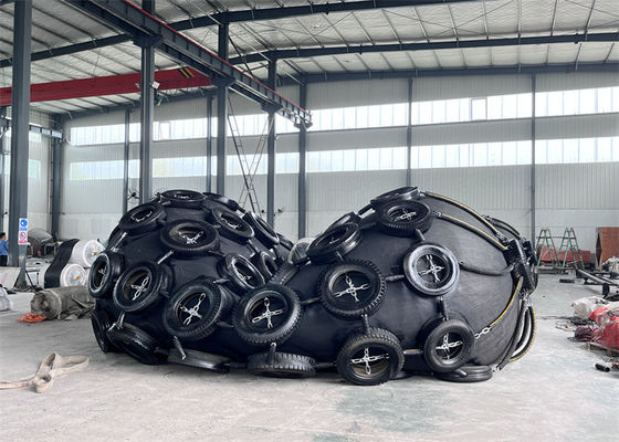 Chất lượng Cần bán tấm chắn bùn cao su khí nén màu đen ISO17357 3,3 * 6,5M 50Kpa nhà máy sản xuất