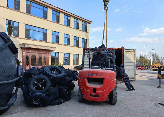 Chất lượng Cấu trúc nổi 2.0*3.5-2.5*4.0m ISO17357 Tàu đến tàu 50kpa/80kpa Pneumatic Yokohama Rubber Fender nhà máy sản xuất