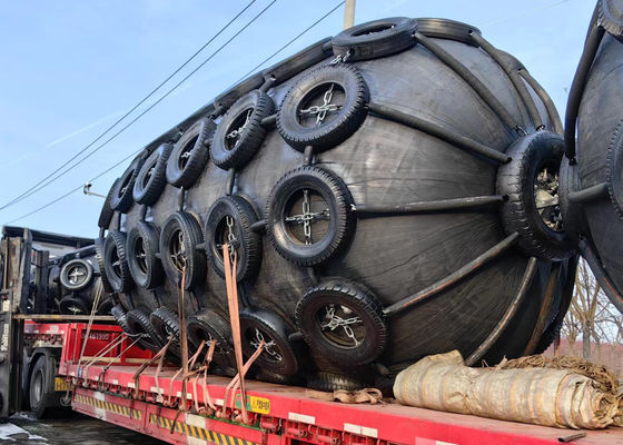 Chất lượng 6 to 12 Years Design Life Pneumatic Marine Fender with 50kPa/80kPa Working Pressure for Ship-to-ship and Ship-to-dock Protection Nhà máy