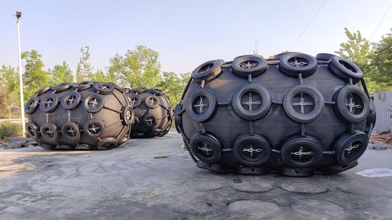 Chất lượng Kháng ăn mòn và mài mòn SS cao su Marine Fender nhà máy sản xuất