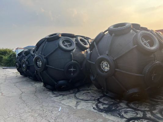 Chất lượng Chất lượng tốt STS 50Kpa Đen cao su cao su Yokohama loại Fender nhà máy sản xuất