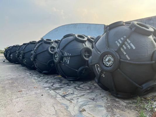 Chất lượng 50/80kpa Pneumatic Rubber Fender với Giấy chứng nhận nhà máy sản xuất