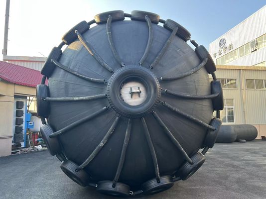 Chất lượng Chiều kính từ 0,5m đến 4,5m Pneumatic Rubber Fender Đen Thiết kế ban đầu trực tiếp bền nhà máy sản xuất