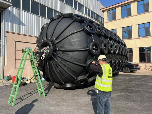 Chất lượng Heavy Duty Black Marine Fender cho thiết bị áp suất xây dựng cao su nhà máy sản xuất