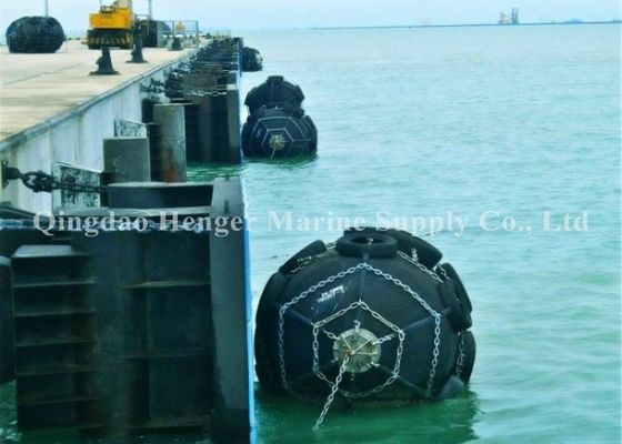 Chất lượng Chứng nhận ISO17357 80KPa Độ kín khí tốt Marine Fender nổi cho tàu đến bến tàu nhà máy sản xuất