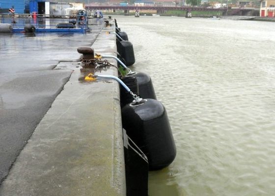 Chất lượng ISO 17357 Certified EVA Foam Filled Fender with Customizable Density 70-110kg/m³ and 0.5m-4.8m Diameter for Marine Use Nhà máy