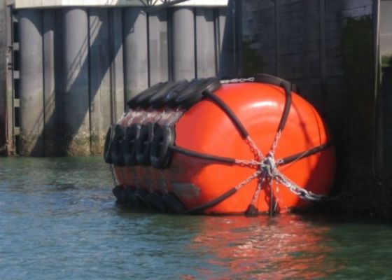 Chất lượng ISO 17357 Certified EVA Foam Filled Fender with Customizable Density 70-110kg/m³ and 0.5m-4.8m Diameter for Marine Use Nhà máy