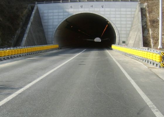 Chất lượng Tunnel Portal Con lăn Crash Barrier, Guardrail an toàn Cán Guard Barrier nhà máy sản xuất