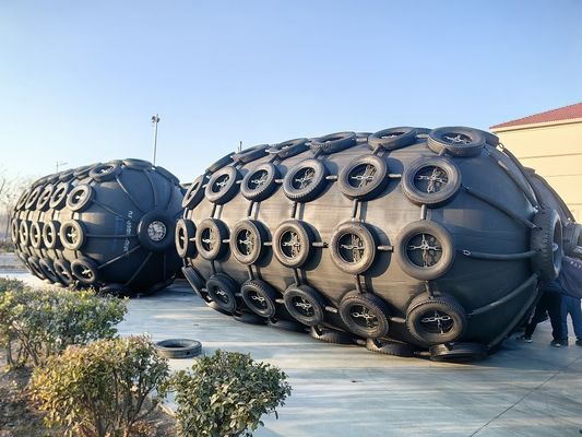 Chất lượng Đen / màu xanh lá cây Pneumatic cao su Fender với hiệu suất ổn định và vật liệu HDG nhà máy sản xuất