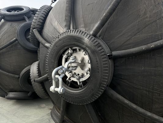 Chất lượng Đen / màu xanh lá cây Pneumatic cao su Fender với hiệu suất ổn định và vật liệu HDG nhà máy sản xuất