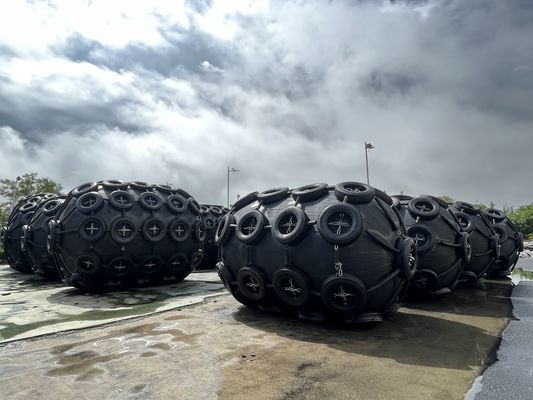 Chất lượng ISO17357 2014 1 Tiêu chuẩn Yokohama Fender được sản xuất cho tàu thuyền đậu để đảm bảo bảo vệ chống lại tác động đậu nhà máy sản xuất