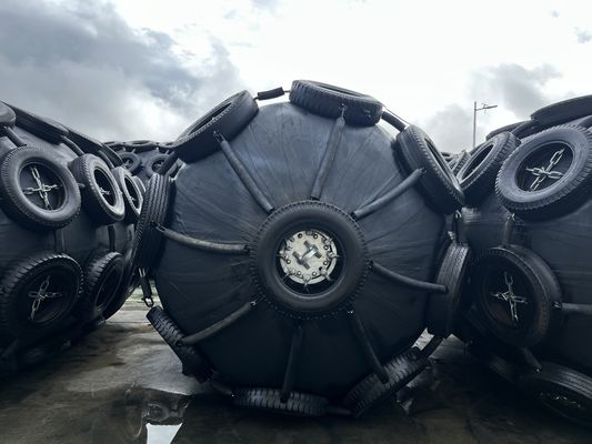 Chất lượng Tuổi thọ thiết kế 8 đến 15 năm Sản phẩm chắn bùn biển Yokohama Fender với lưới xích lốp, mang lại khả năng hấp thụ va đập vượt trội nhà máy sản xuất