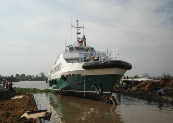 Chất lượng Hệ thống chống đỡ cho thuyền làm việc Tàu kéo bọt đầy chắn bùn với đai buộc nhà máy sản xuất