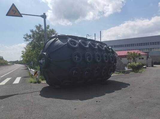 Chất lượng High Strength Pneumatic Rubber Fender Inflatable Design for Large Tankers Bulk Carriers and Floating Marine Applications nhà máy sản xuất