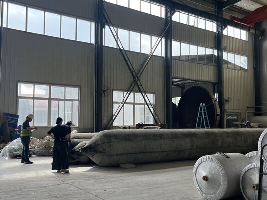 Chất lượng Marine Rubber Airbag with Stainless Steel Mounting Hardware for Corrosion Free Installation and 0.8-3 M Diameter Nhà máy