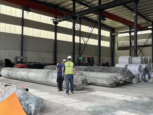 Chất lượng Marine Rubber Airbag with Stainless Steel Mounting Hardware for Corrosion Free Installation and 0.8-3 M Diameter Nhà máy