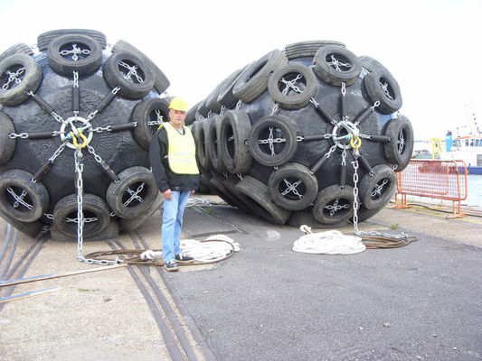 Chất lượng D2,5x5,5m Bộ chắn bùn cao su khí nén Yokohama với độ kín khí tốt nhà máy sản xuất