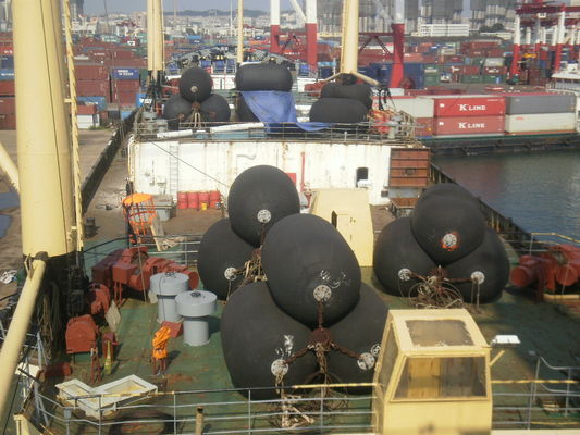 Chất lượng Tấm chắn cao su khí nén 1,5 * 2,5m Tấm chắn cao su hàng hải để bảo vệ bến tàu nhà máy sản xuất