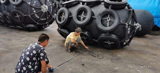 Chất lượng Chắn bùn cao su khí nén cho thuyền với lốp và xích nhà máy sản xuất