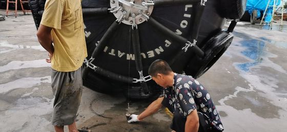 Chất lượng Tấm chắn bùn nổi bằng khí nén Bộ chắn bùn cao su khí nén Yokohama nhà máy sản xuất