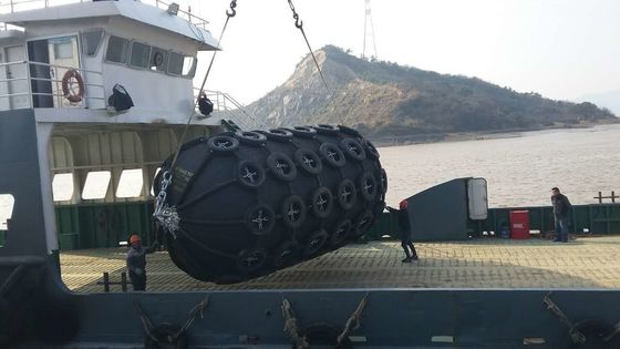 Chất lượng Thảm cao su với dây lưới Tấm chắn thuyền bằng khí nén Tấm chắn cao su khí nén nhà máy sản xuất