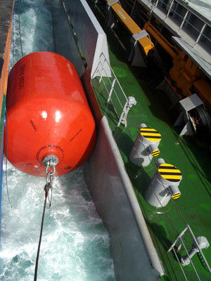 Chất lượng Hot Dip Galvanized Foam Filled Fender with High Energy Absorption and Maintenance-free Design for Marine Vessel Protection nhà máy sản xuất
