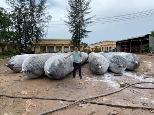 Chất lượng Túi khí cao su bơm hơi hàng hải 1,8 * 12m để hạ thủy thuyền nhà máy sản xuất